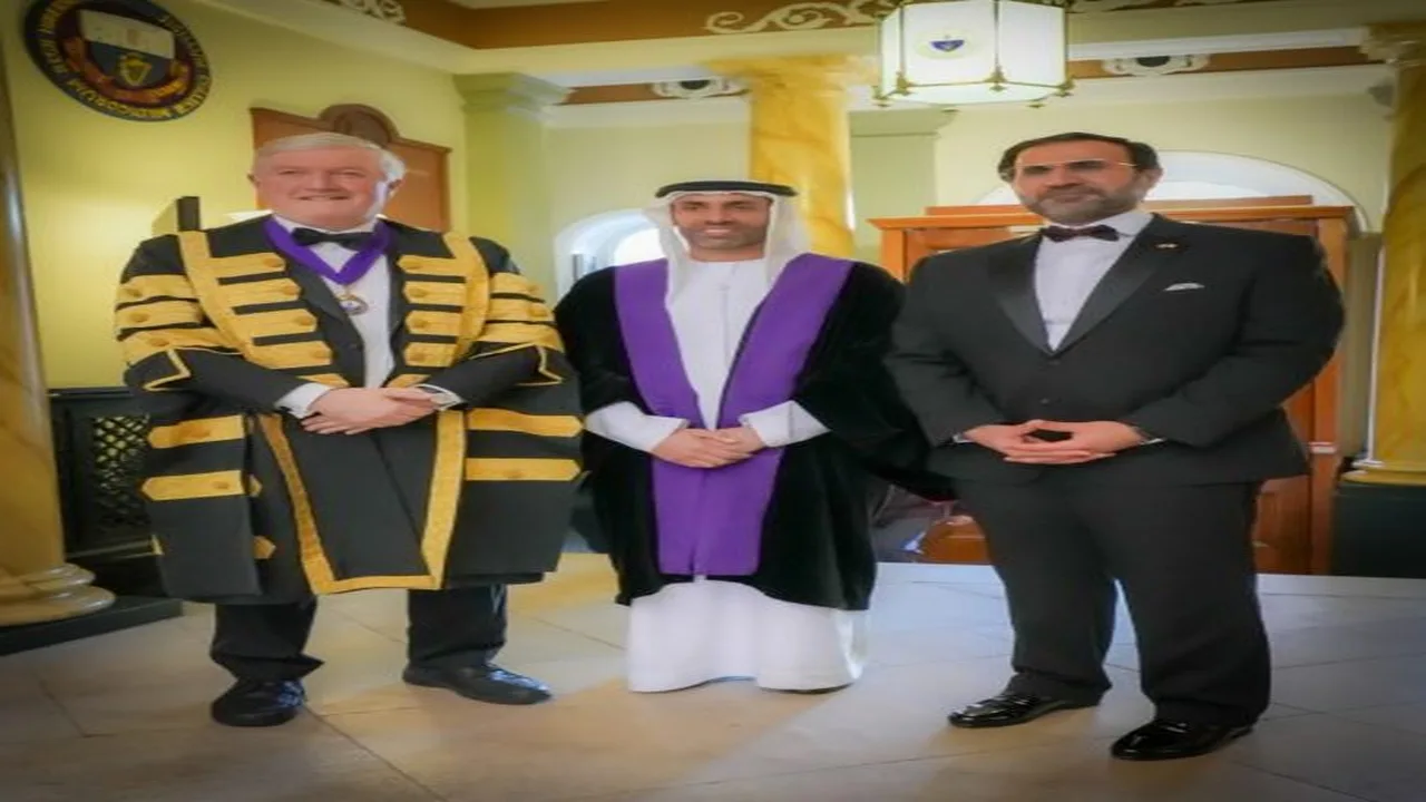 سفير الإمارات في إيرلندا يشهد تكريم البروفيسور حميد الشامسي بزمالة الكلية الملكية